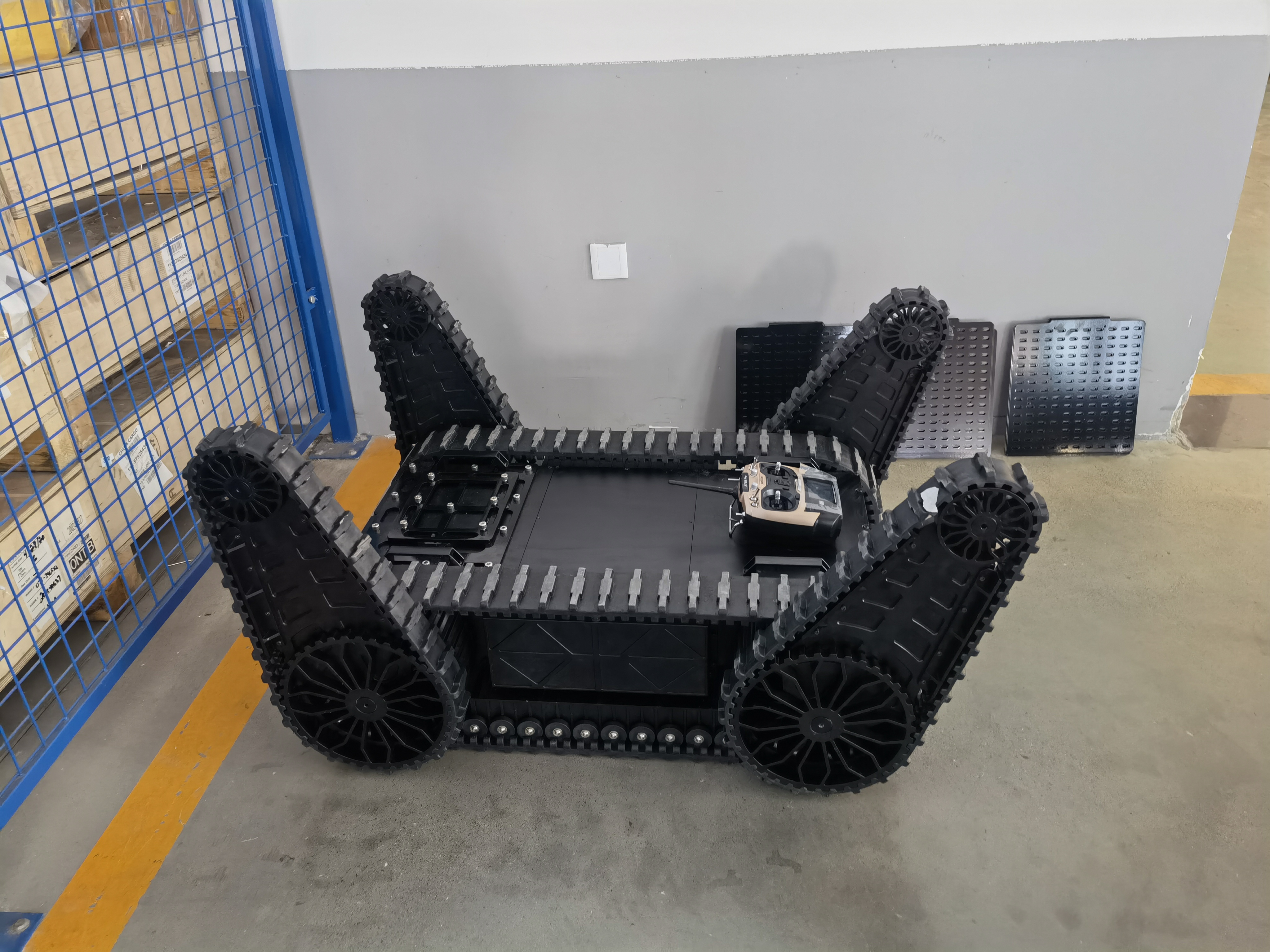 PS1000 Swinging Arm All Terrain Tracked Robot Chassis