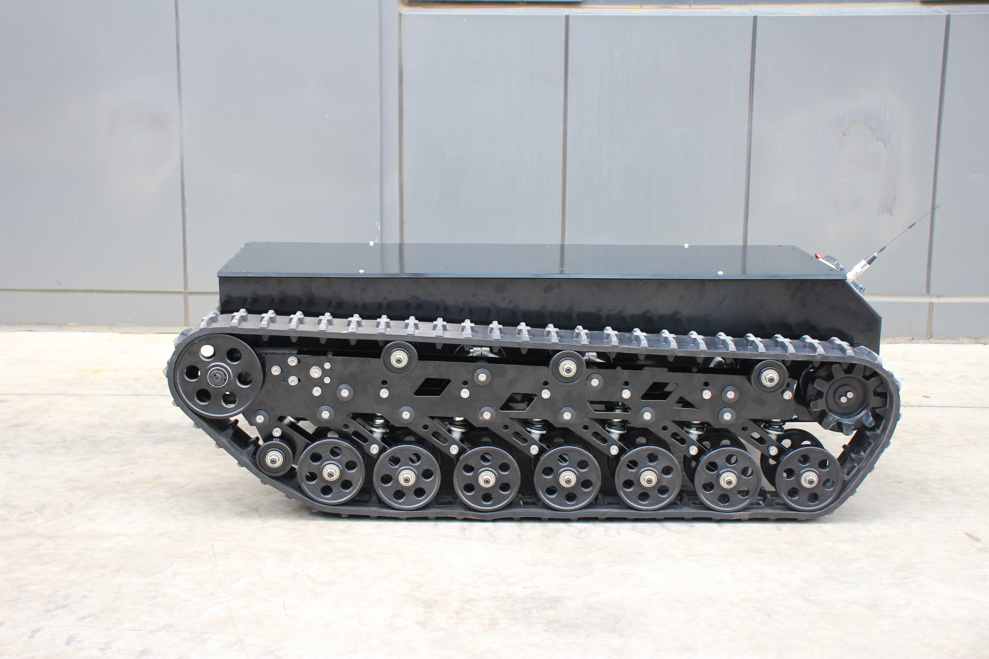 Mobile Rubber Tracked Mobile Robot Platform Chassis Safari - 900T Enhanced